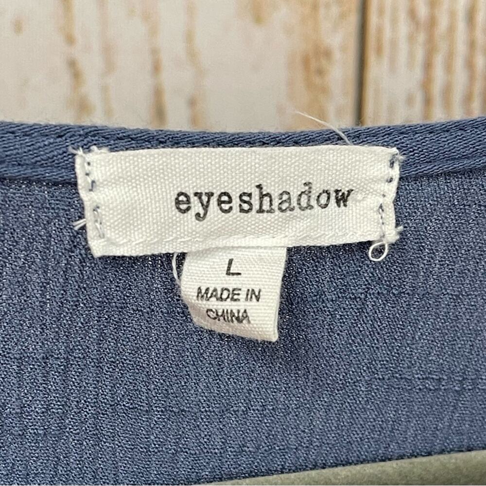 Eyeshadow, Flowy Cropped Style Blouse. Size Large. In excellent condition! - Picture 3 of 6
